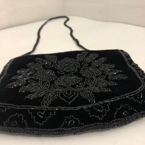 Vintage Clutch/Crossbody Purse La Regale Black Beaded 8 1/2”x6” Flower Design